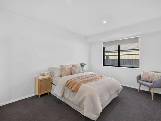 House for sale in Chaslands, Canterbury