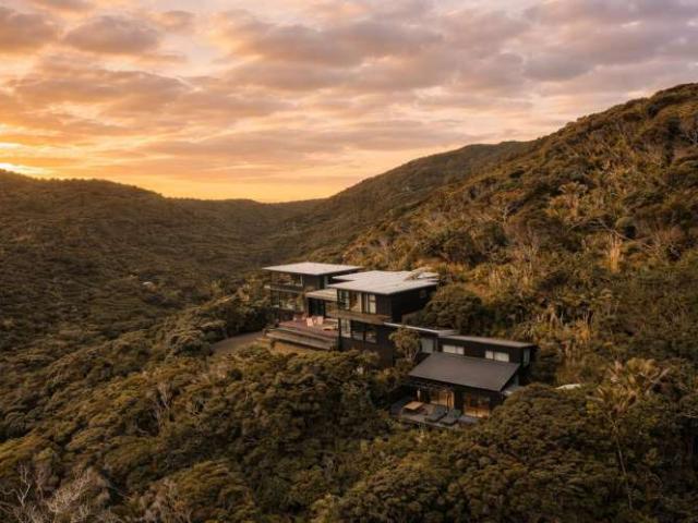 House for sale in Piha