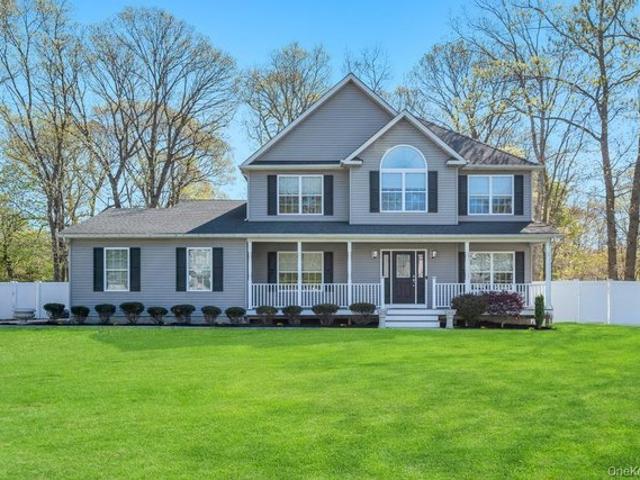 House for sale in Centereach, New York