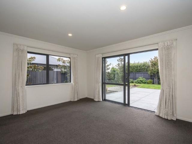 House for rent in Chaslands, Canterbury