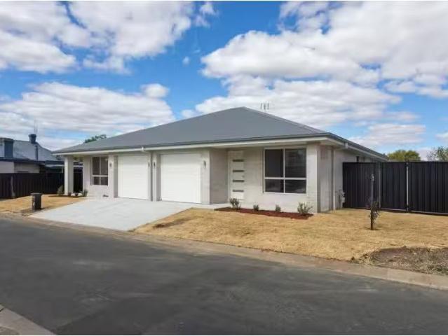 Condo for rent in Piallamore, New South Wales