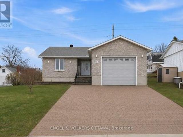 House for sale in Renfrew, Ontario