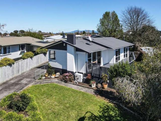 House for sale in Deanwell, Hamilton City