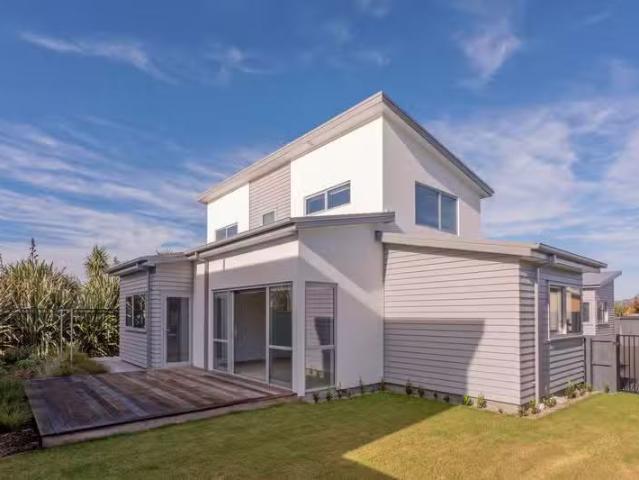 House for sale in Chaslands, Canterbury