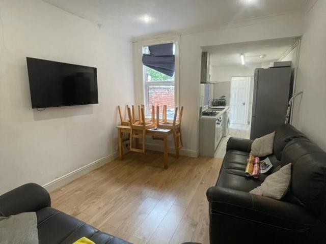 Room for rent in Elmfield, Leicestershire