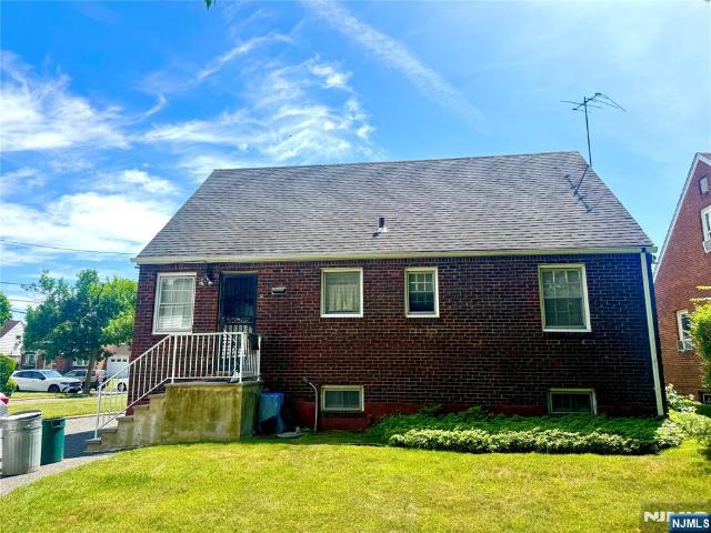 House for sale in Teaneck, New Jersey