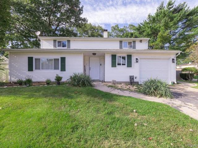 House for sale in Centereach, Town of Brookhaven