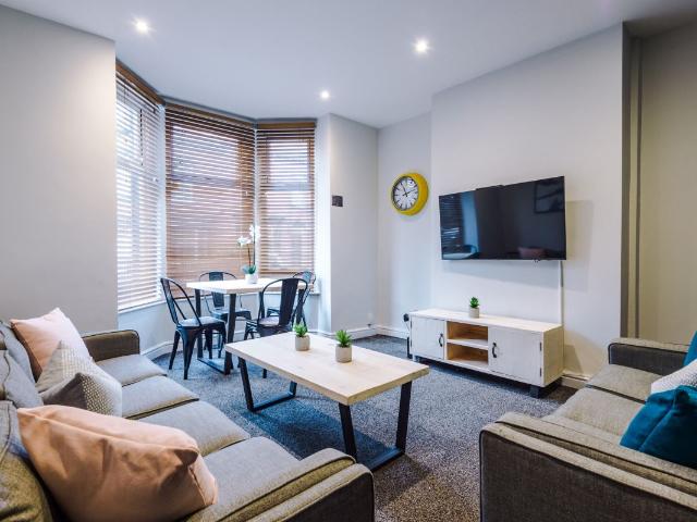 Apartment for rent in Hyde Park, Leeds