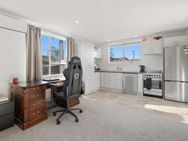 Apartment for sale in Chaslands, Canterbury