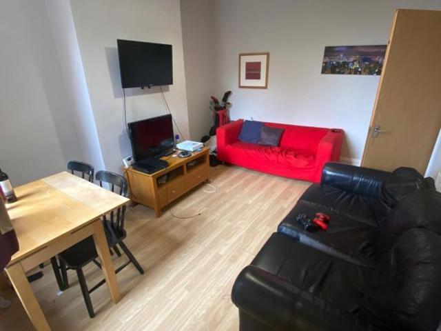 Room for rent in Elmfield, Leicestershire