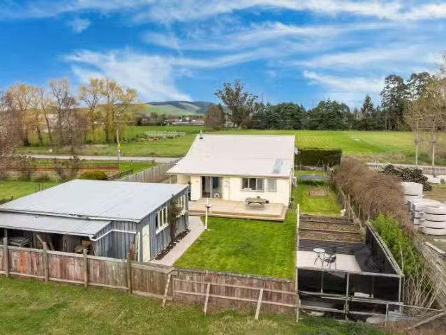 House for sale in Otakou