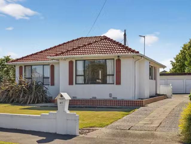 House for sale in Chaslands, Canterbury