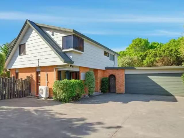House for sale in Chaslands, Canterbury