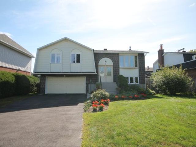 House for sale in Dollard-des-Ormeaux, Montréal (région administrative)