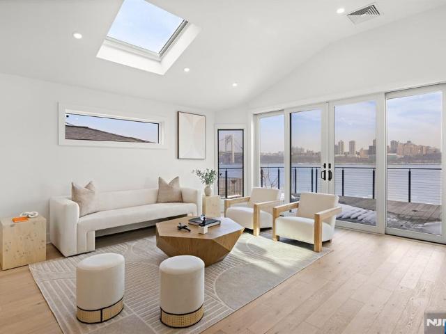 House for sale in Fort Lee, New Jersey