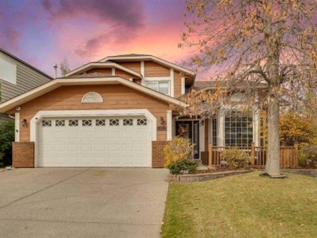 House for sale in Sundance, Calgary