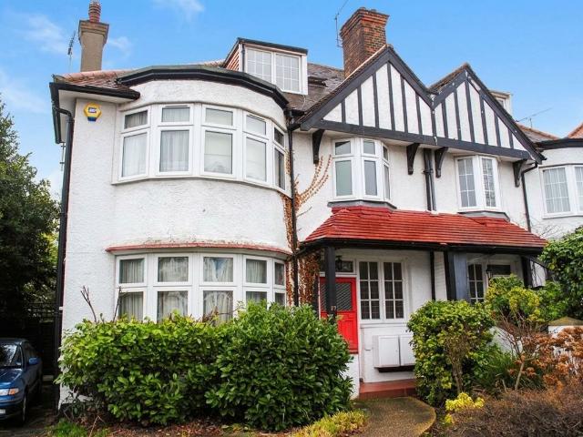 Apartment for rent in Mill Hill, Greater London