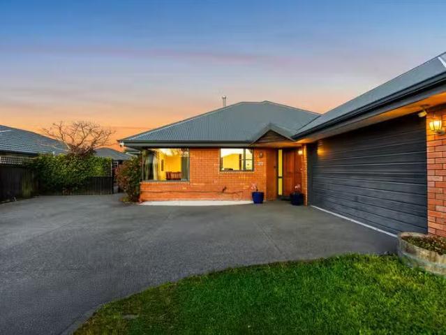 House for sale in Chaslands, Canterbury