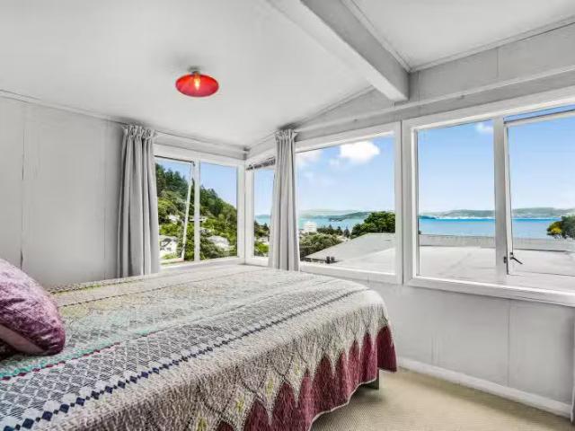 House for sale in Days Bay, Wellington