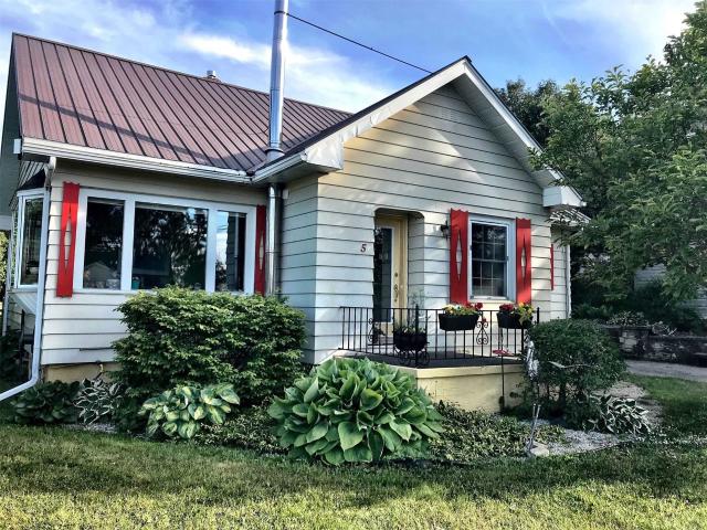 House for sale in Ontario
