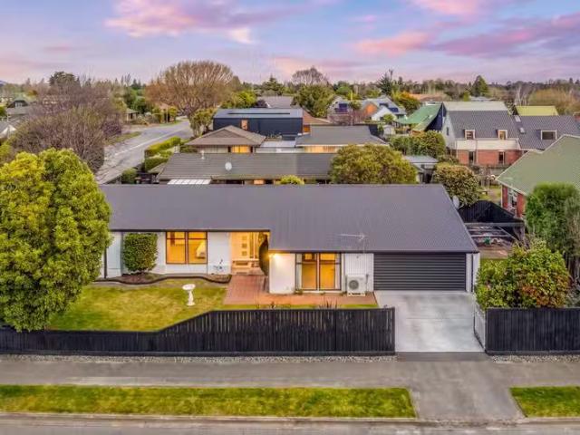 House for sale in Chaslands, Canterbury