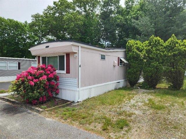 House for sale in Lincoln, Rhode Island