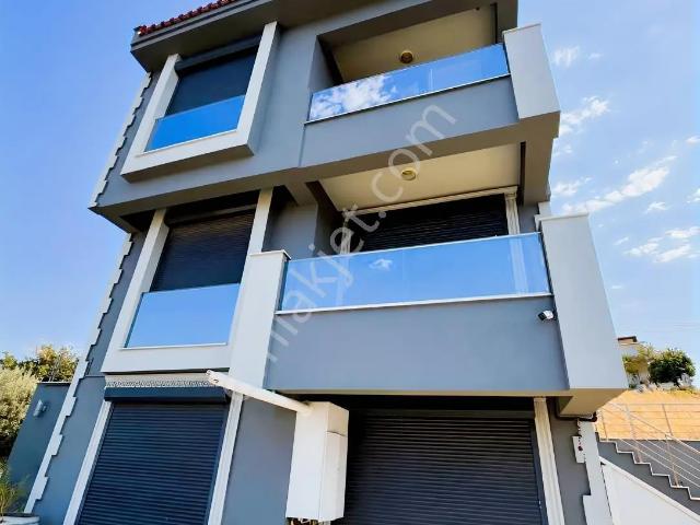 Cumhuriyet Mahallesi, Foça içerisinde satılık Villa