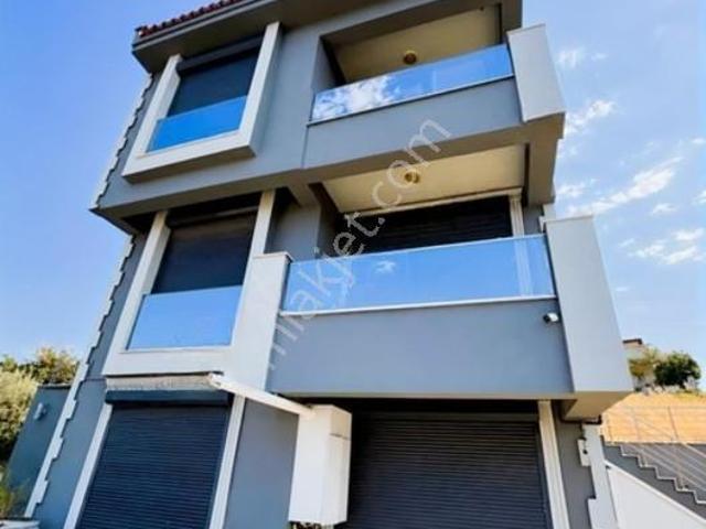 Foça, İzmir içerisinde satılık Villa