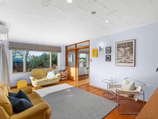House for sale in Chaslands, Canterbury