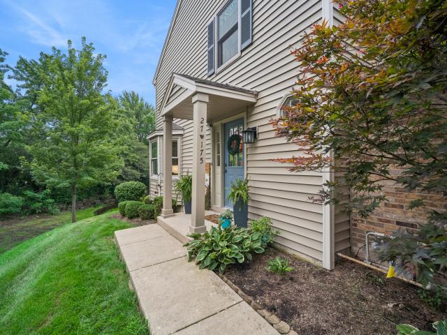 Townhouse for sale in Winfield, Illinois