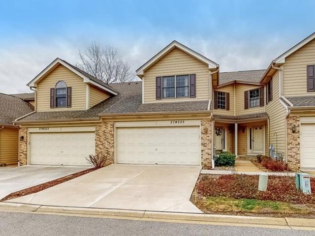 Townhouse for sale in Winfield, Illinois