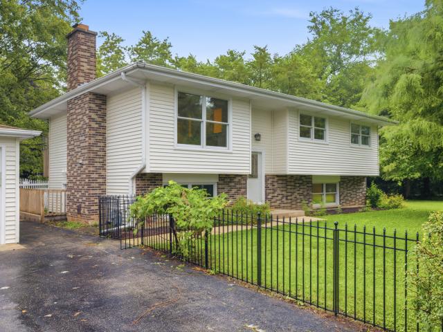 House for sale in Warrenville, Illinois