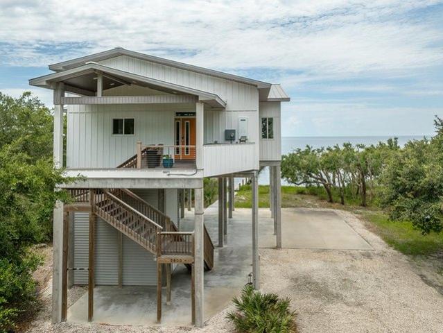House for sale in Carrabelle, Florida