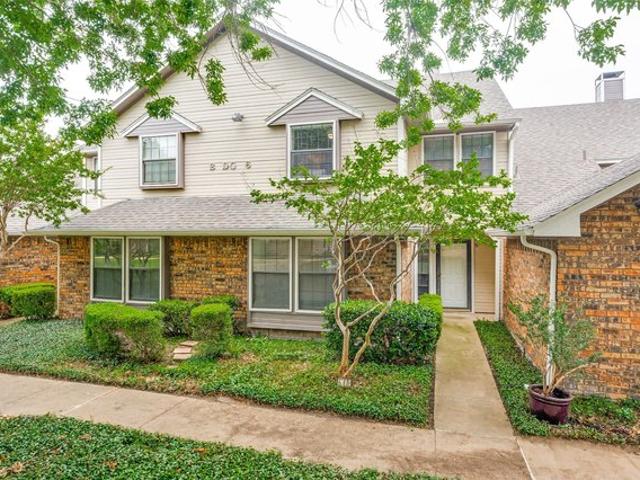 Townhouse for sale in Carrollton, Texas
