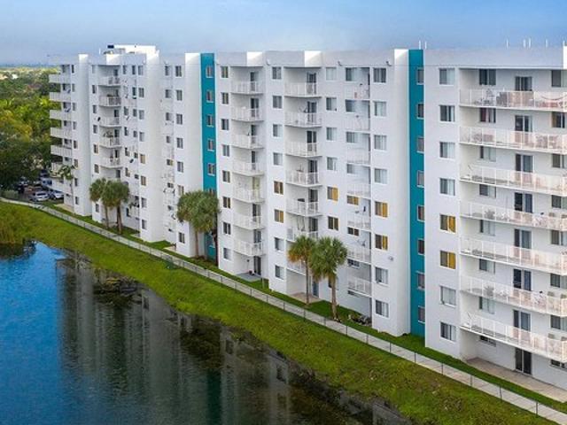 House for sale in Oakland Park, Florida