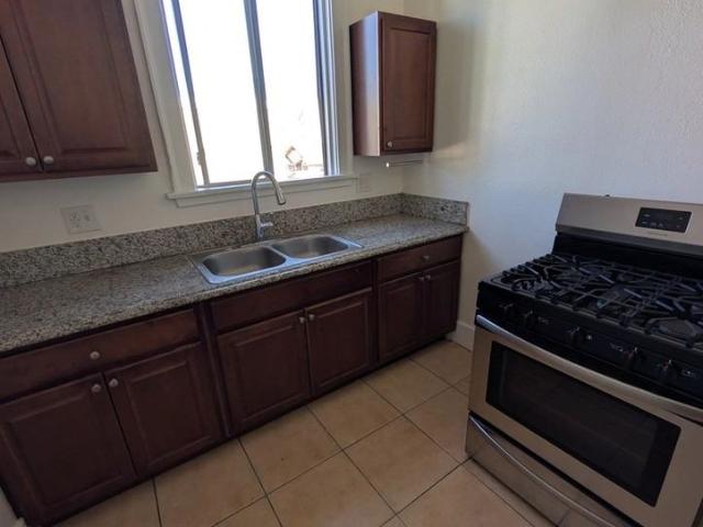 Apartment for rent in Canoga Park, California