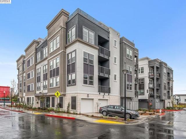 Condo for sale in Alameda, California