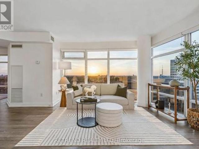 Condo for sale in Toronto—St. Paul's, Toronto