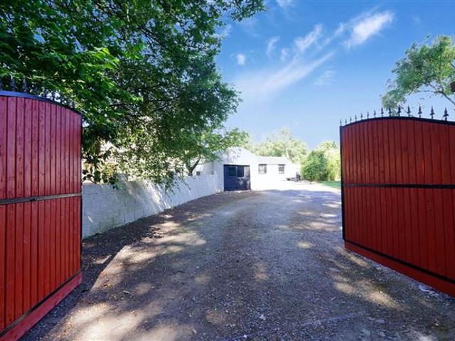 Detached House for sale in Carrick-on-suir, South Tipperary