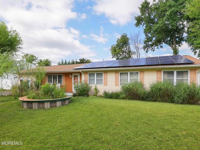 House for sale in Lake Riviera, Brick Township