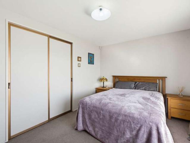 Townhouse for sale in Chaslands, Canterbury
