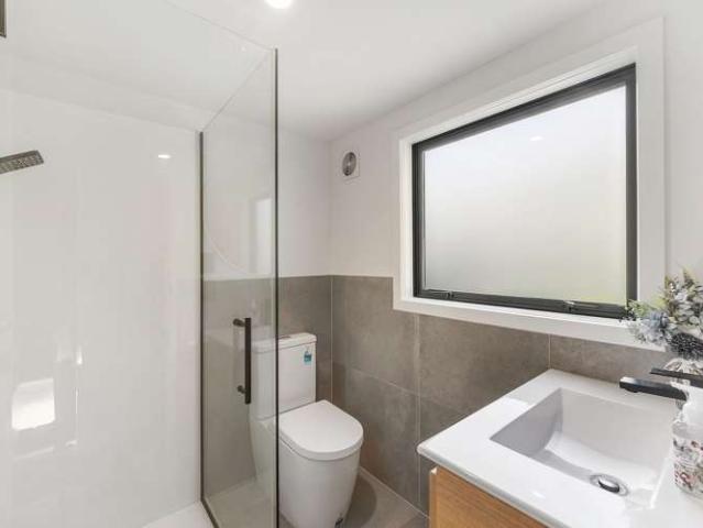 Townhouse for sale in Chaslands, Canterbury