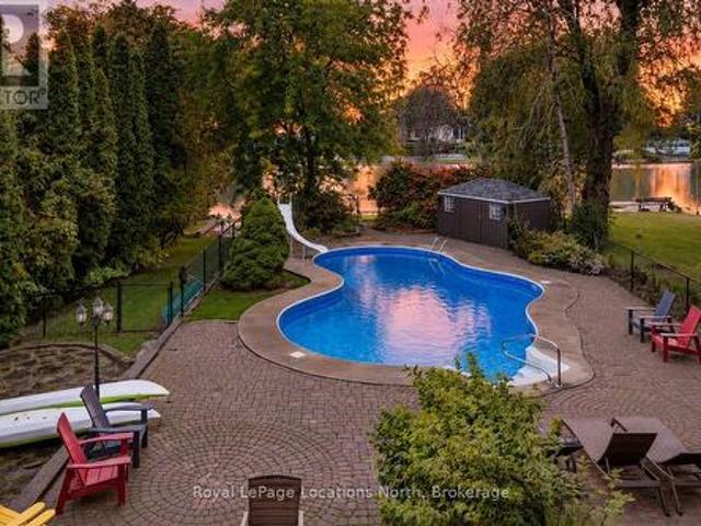 House for sale in Wasaga Beach, Central Ontario