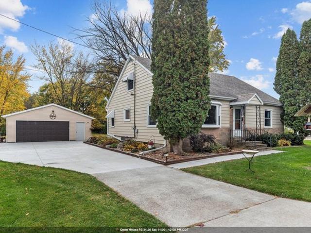 House for sale in Oshkosh, Winnebago County