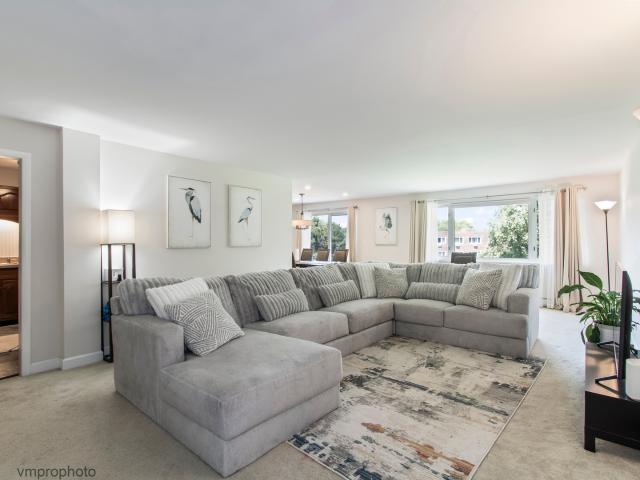 Condo for sale in Arlington Heights, Illinois