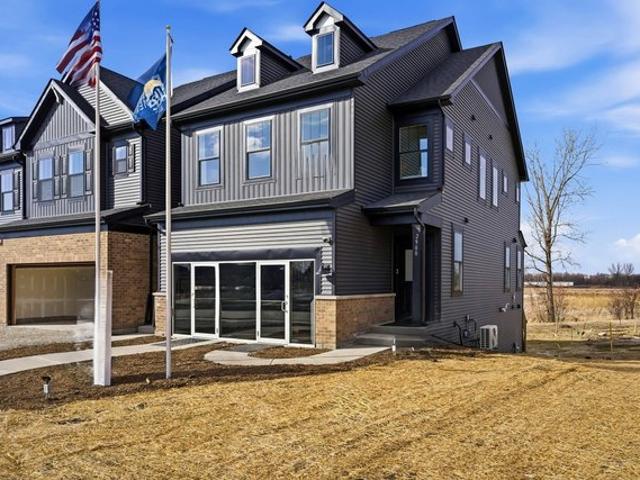 Townhouse for sale in Aurora, Illinois