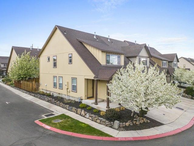 Townhouse for sale in Redmond, Deschutes County