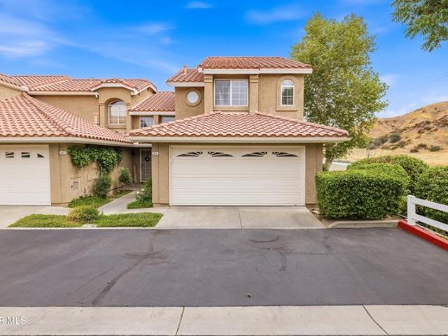 Townhouse for sale in Canyon Country, California
