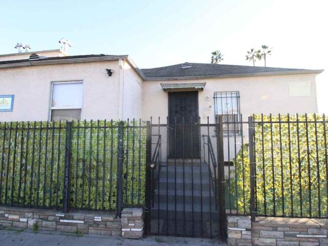 Apartment for rent in Canoga Park, California