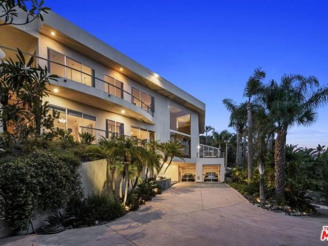House for sale in Malibu